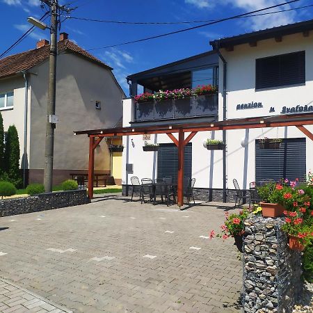 Penzion U Svatosa Mutěnice Exterior foto